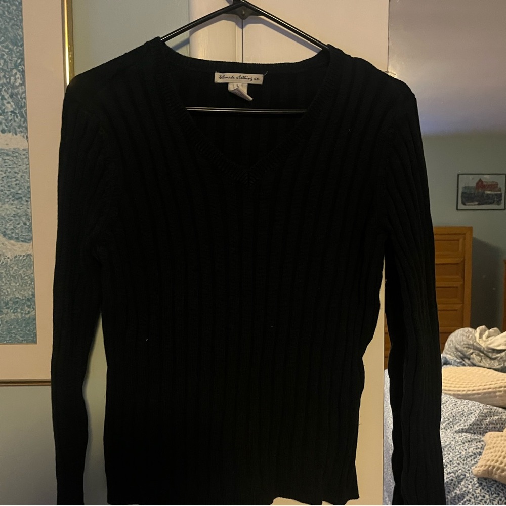 Telluride Clothing Co  Black  v-neck long sleeve ribbed sweater